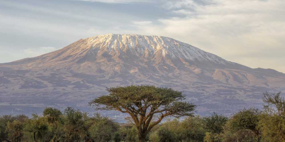  Килиманджаро - высочайшая вершина Африки.