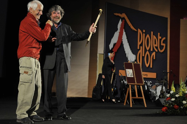 Walter Bonatti и Reinhold Messner на церемонии вручения в 2010 году