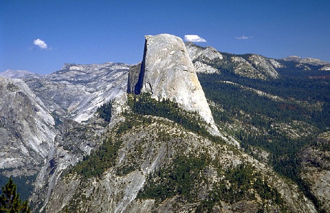 Half Dome в Йосемитах. Вид в профиль