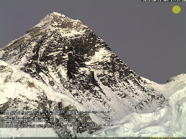 вид на Эверест с веб-камеры