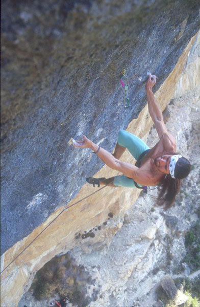Alexander Huber в 1994 на маршруте La Rambla, Siurana, Испания