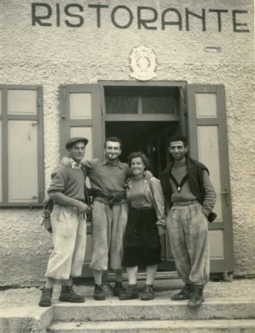 1953 год: Rifugio del Pietro, Sonia, Robert Gabriel и Fortunato - первовосхождение на  Monte Cavallo