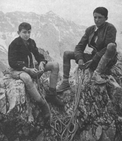 Hermann Buhl (слева) с Erwin Vitawski 1939 год на вершине Karwendel-Nordkette