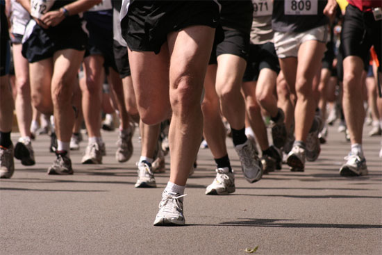 Почти половина бегунов пьет слишком много жидкости во время марафонов