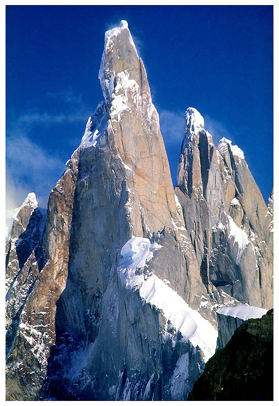 массив Сьерра Торе (Cerro Torre) 3128м