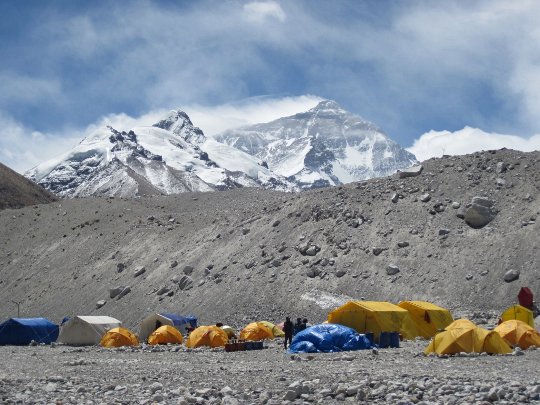 Вид на Эверест из Базового Лагеря