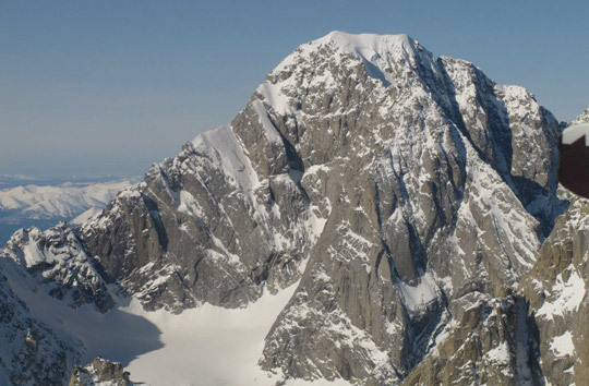 Гора Angel (2892м). Альпинисты поднялись по хребту слева. это был незавершенный маршрут 1967 года
