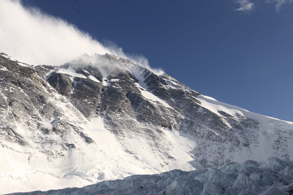 Эверест с базового лагеря (6400 м)