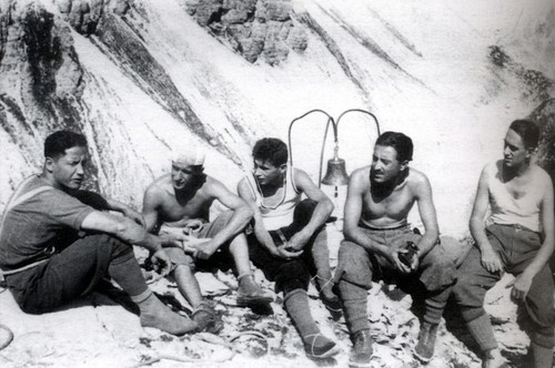 Рафаэль с друзьями  на Campanile di ValMontanaia (The Petrified Howl) в 1928 году