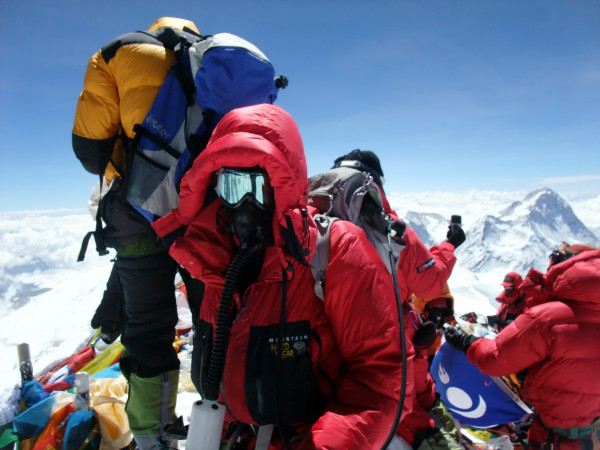 На вершине Эвереста. Фото Mark Horrell