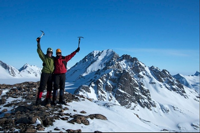 Natasha Sebire и Gemma Woldendorp на маршруте на Castle Peak