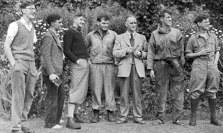 Майк Уэстмакотт (крайний справа) рядом с Эдмундом Хиллари и командой покорителей Эвереста