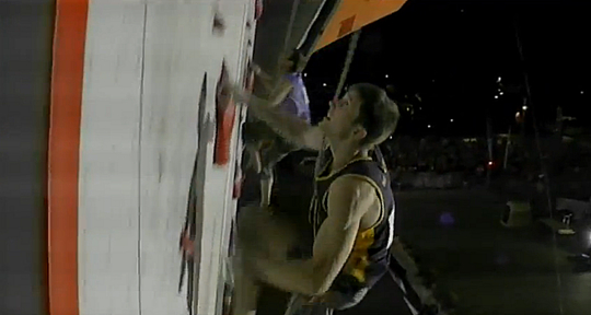 Даниил Болдырев на этапе Кубка Мира по скалолазанию в Шамони
