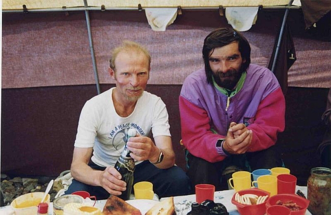 Владимир Балыбердин и Геннадий Копейка после вершины К-2