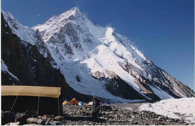 Базовый лагерь (5200м). вид на К-2 с ледника