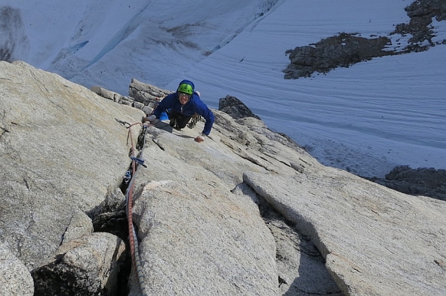 Новые маршруты:  IncogNeato на Blade (3340 м) и "The Canadian Club"  на Stiletto Peak (3397 м)