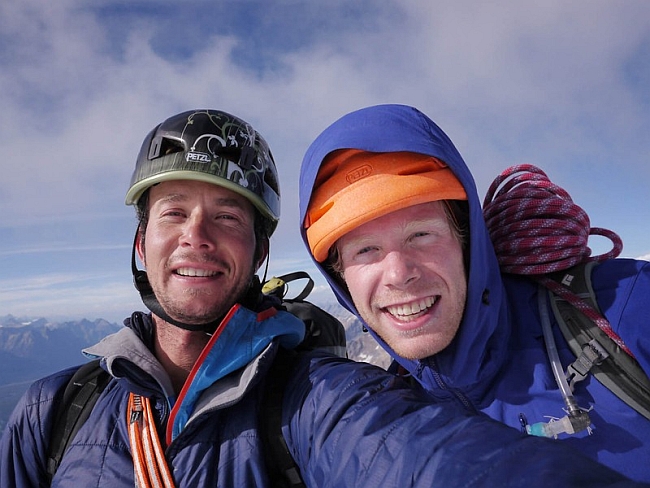 Joshua Lavigne и Jason Kruk на вершине Mt. Alberta