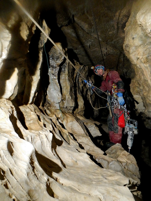 Спасработы в пещере Илюхинская. участок с - 1000м до -800м