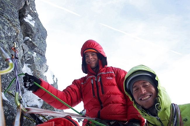 Jon Griffith и Julien Desecures на вершине маршрута "Full Love" на пике Aiguille du Peigne (3192м)