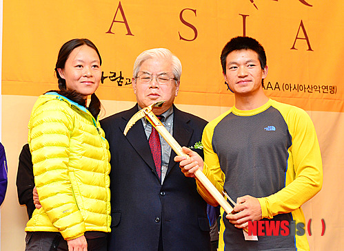 Золотой Ледоруб Азии 2012 года (Piolets D’Or Asia 2012). Китайская команда: Lee Shuang и Zhou Peng