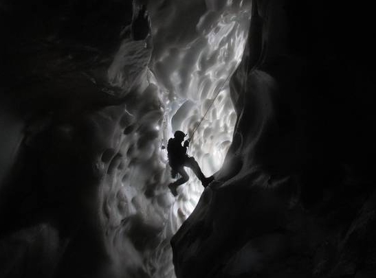 Самая большая ледяная пещера в Альпах - "Effimera". 30-и метровый входной колодец