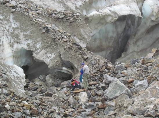 Самая большая ледяная пещера в Альпах - "Effimera". вход в пещеру