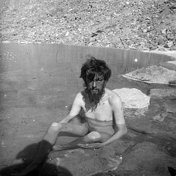 Алистер Кроули (Aleister Crowley) после 68-и дней на склонах К2. Базовый лагерь, август 1902 год