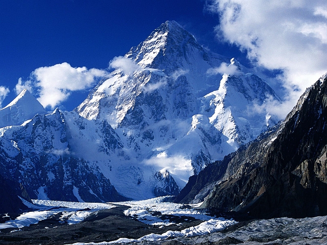 K2 (Чогори, Chogo Ri, 8614 м) - вторая по высоте горная вершина после Джомолунгмы в мире