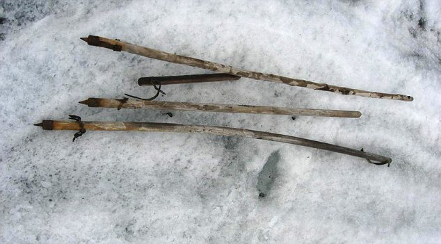 Лыжные палки, найденные рядом с телами альпинистов