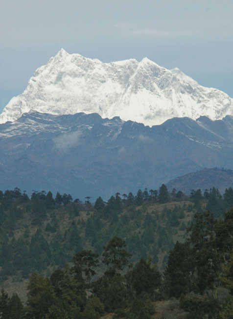 Гангкхар Пуенсум (Gangkhar Puensum, 7570 м)