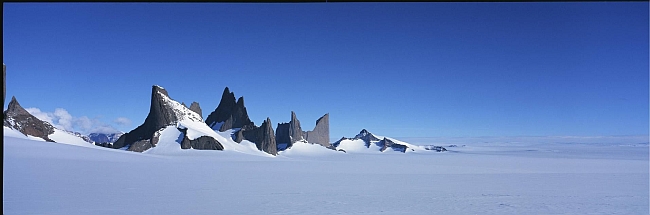 Горный район Земли Королевы Мод в Восточной Антарктике