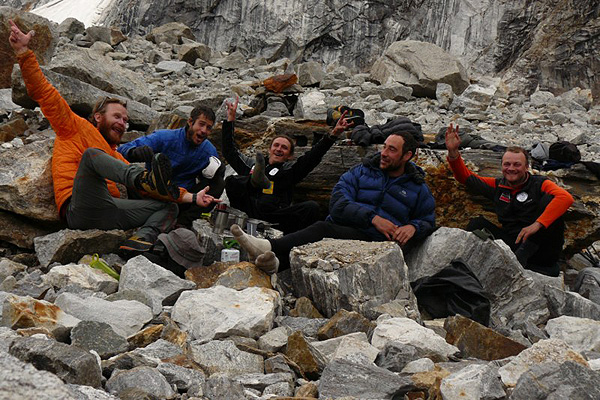Лагерь на леднике Tawa:  Richard Binstead, Jesse Fals, Michał Apollo, Philip Varley, Marek Żołądek
