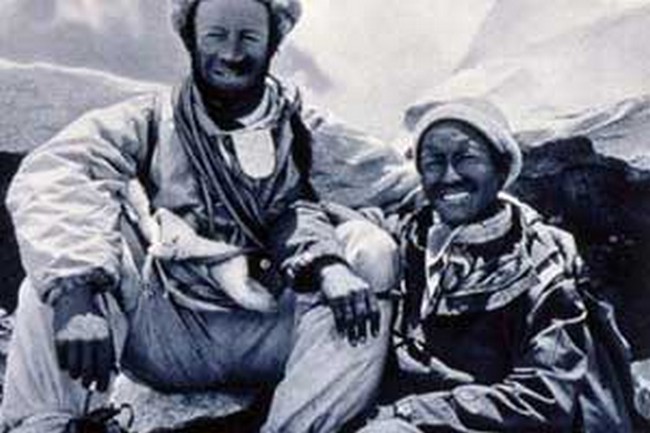 Раймонд Ламберт (Raymond Lambert) и Тенцинг Норгей (Tenzing Norgay) на Эвересте в 1952 году