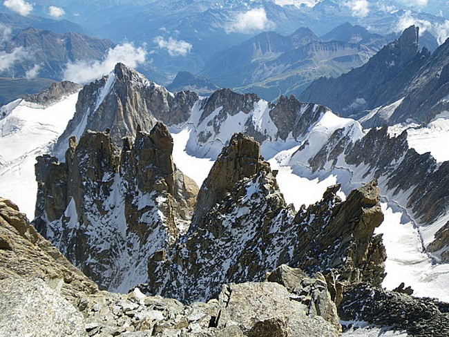 Вид на маршрут «Devil’s Needles» (Les Aiguilles du Diable / Игл Дьявола) с Mont-Blanc du Tacul