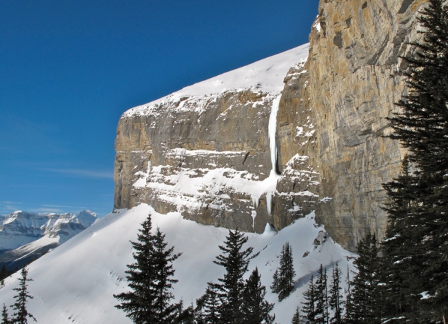 Lacelle Qui Reste (40м, WI6) на гору Wilson, Канада