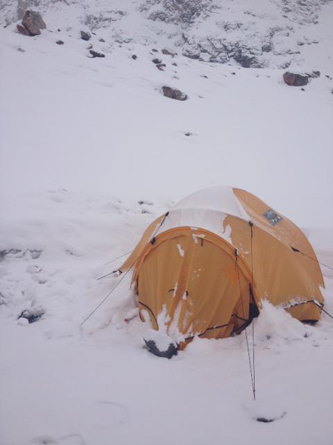 Базовый лагерь после снегопадов на Лайла Пик (Laila Peak, 6096 м)