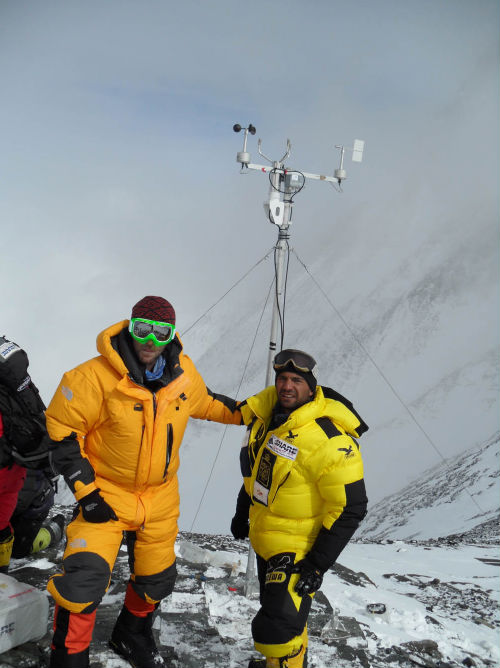Даниэль Нарди вместе с Daniele Bernasconi установили метеостанцию на Южном седле Эвереста