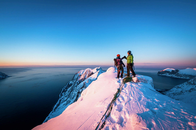 Инес Паперт (Ines Papert) и  Bent Vidar Eilertsen на маршруте "Finnmannen" (M9 + WI7, 400 м). 