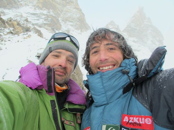 Alex Txikon и Jose Fernandez у вершины Лайла Пик  (Laila Peak, 6096 м)  
