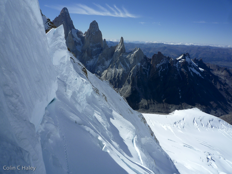 Взгляд на Восток на массив Fitz Roy из верхней точки перевала Col Trento