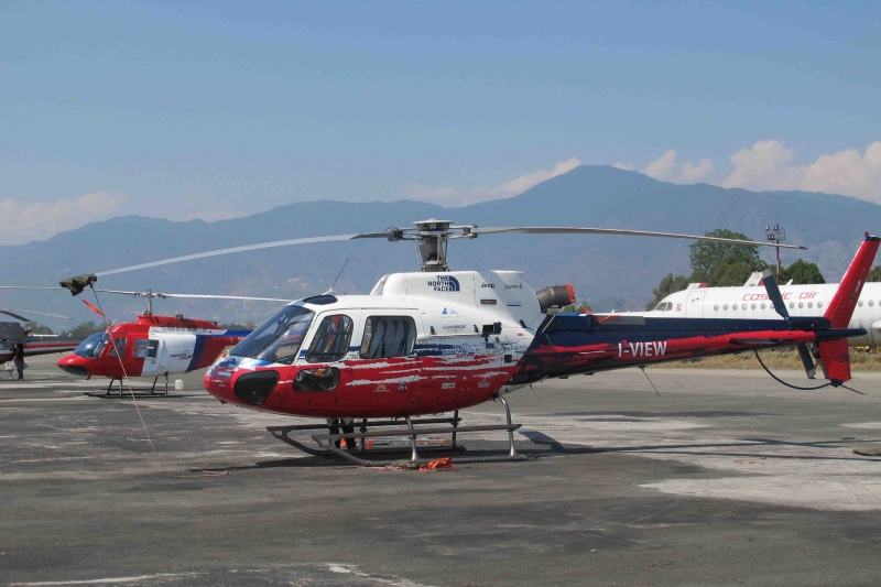 Вертолет Симоне Моро (Simone Moro) в Непале