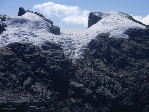  Сумантри (Sumantri) высотой 4810 м (Новая Гвинея)  - вид с вершины Пирамида Карстенз