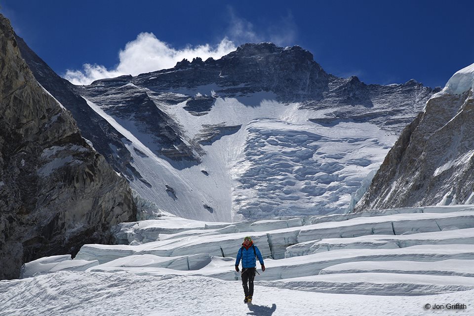 Симоне Моро между Camp1 и Camp2 на Эвересте.  Апрель 2013. За несколько дней до нападения