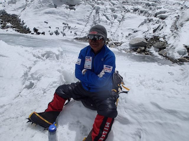 Юичиро Миура (Yuichiro Miura) в Базовом лагере Эвереста. май 2013