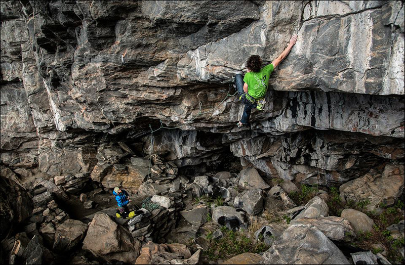 Адам Ондра (Adam Ondra) на новом маршруте "Illusionist" сложностью 9a в пещере пещере Hanshelleren в Flatanger (Норвегия). май 2013