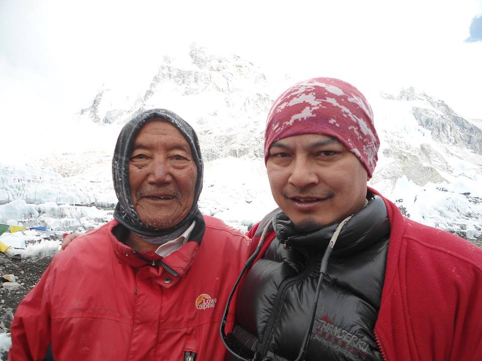 Мин Бахадур Шерхан (Min Bahadur Sherchan) и в Базовом лагере Эвереста, май 2013 