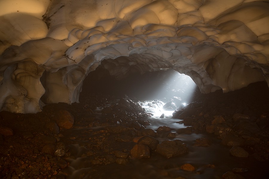 16. Вот и последний луч света на пути к центру пещеры. Фото © Денис Будьков