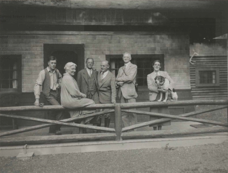 Белмор Браун (Belmore Browne) с семьей в 1936 году 