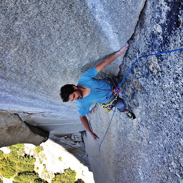  Лучо Ривера (Lucho Rivera) на новом маршруте "Mahtah", на вершину "Liberty Cap", Йосемиты