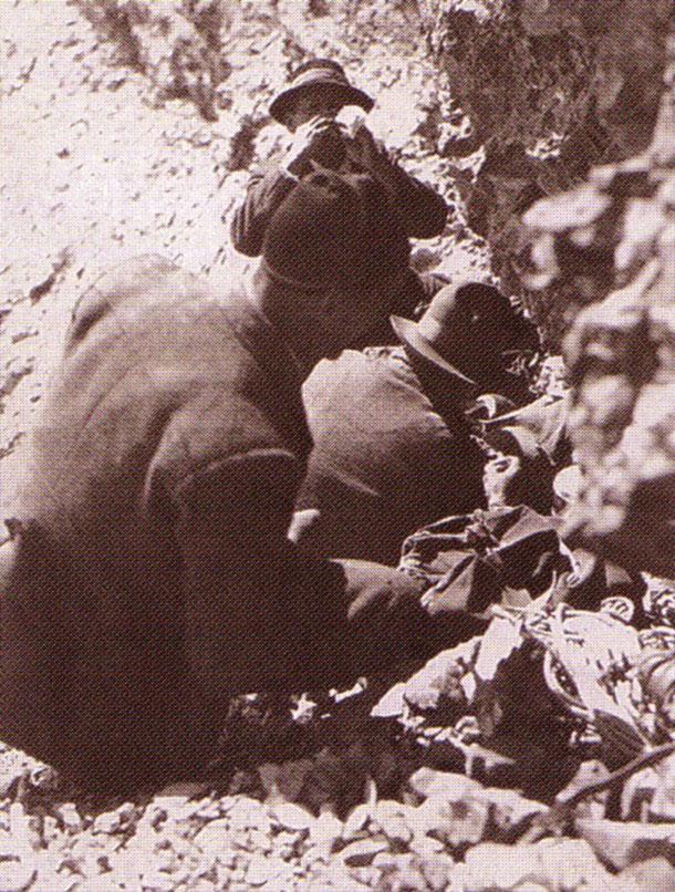 Юко Маки и товарищи на биваке на гребне